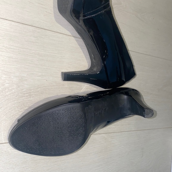 Extremely comfortable patient black heels - Picture 4 of 5